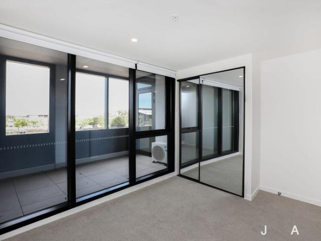 Spacious, Stylish Living in a Superb Spotswood Location