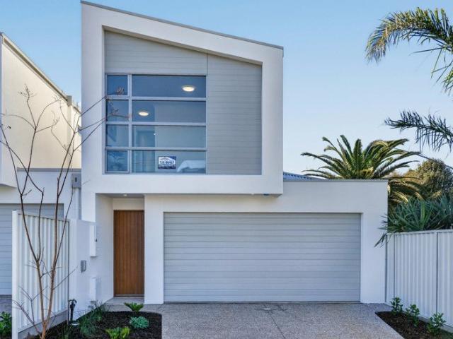 Spacious, Stylish & Low Maintenance Living!