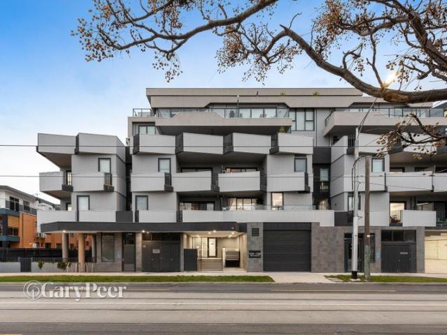 Spacious, stylish & perfectly positioned in Carnegie