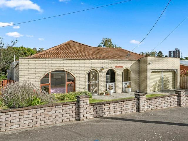 Spacious, Stylish & Superbly Located The Perfect New Town Lifestyle