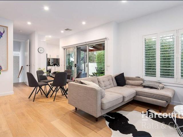 Spacious & Stylish Single Level Living in a Convenient Location