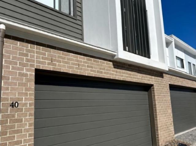 Spacious & Stylish Townhouse in the Heart of Calamvale