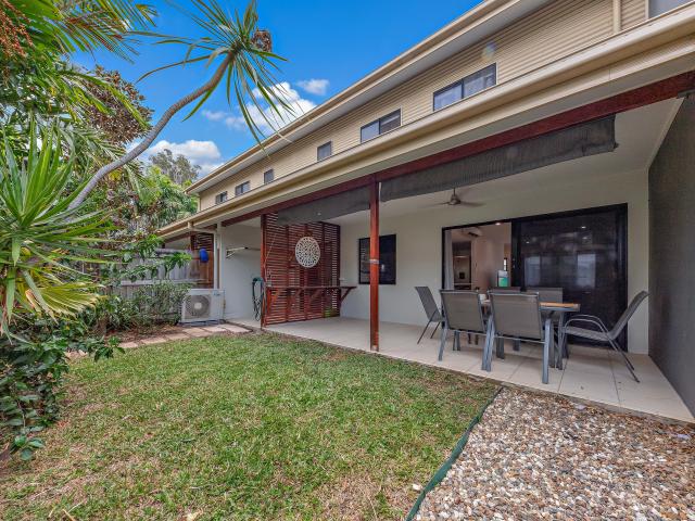 Spacious & Stylish Townhouse In The Heart Of Cannonvale