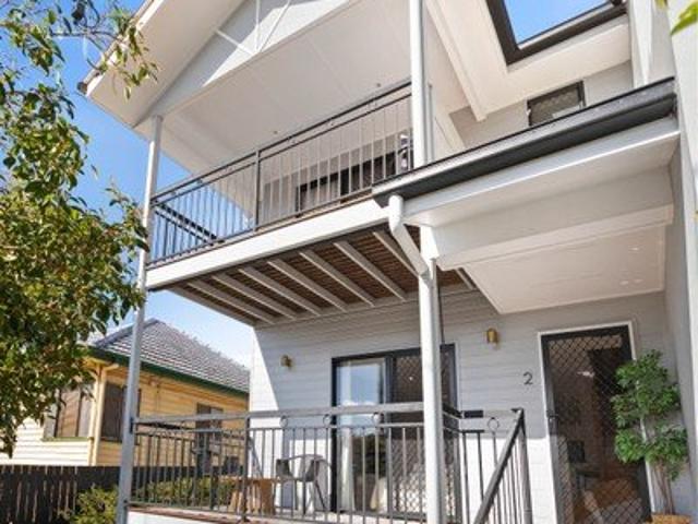Spacious & Stylish Townhouse In A Boutique Complex Offering Modern Comfort, Fabulous Outdoor Living & Unbeatable Convenience!