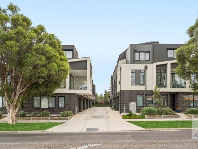 Spacious & Stylish Townhouse Living!
