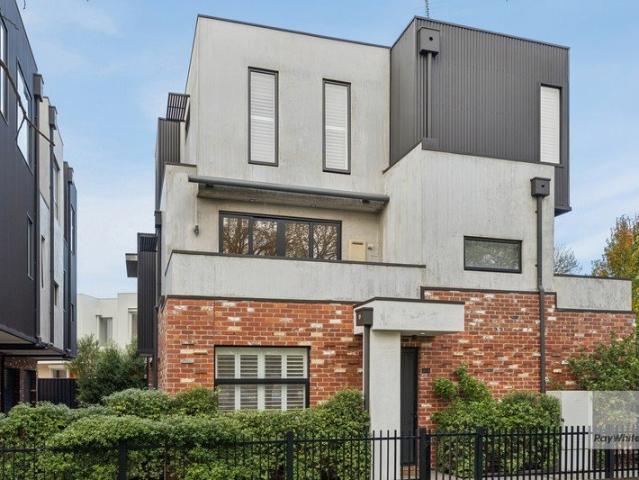 Spacious & Stylish Townhouse Living!