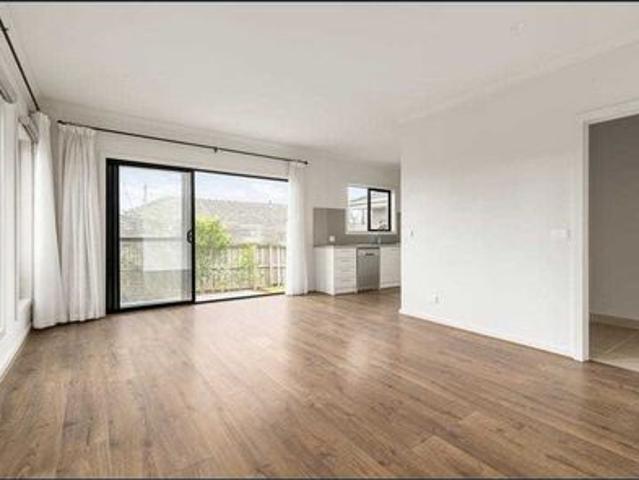 Spacious & Stylish Townhouse Living