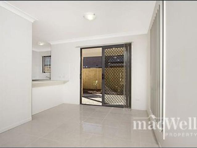 Spacious & Stylish Townhouse Living in a Prime Carseldine Location