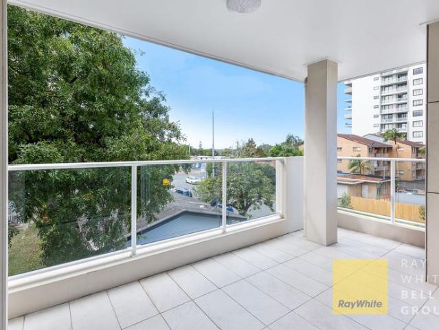 Spacious & Stylish Unit in Prime Location Unfurnished