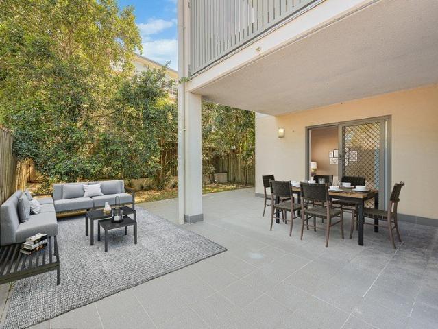 SPACIOUS, STYLISH WALK TO EVERYTHING