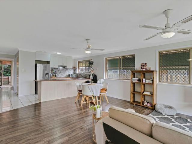 Spacious & Stylish 2 Bedroom Unit in the Heart of Maroochydore