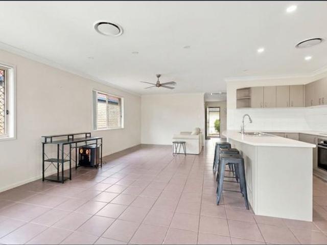 Spacious & Stylish 3 Bedroom Villa with Ducted Air Conditioning, Solar & Resort Style Facilities
