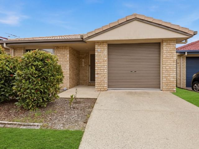 Spacious & Stylish 3 Bedroom Villa with Ducted Air Conditioning, Solar & Resort Style Facilities