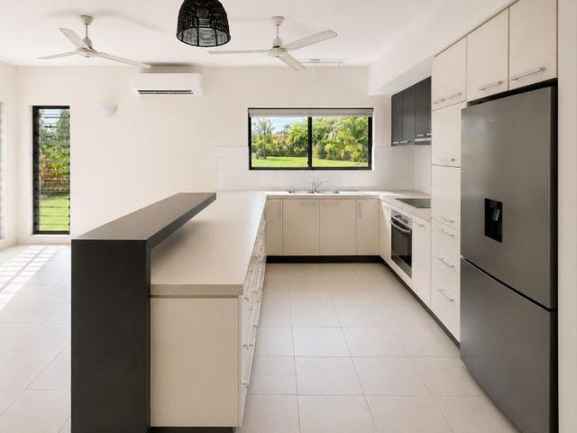 SPACIOUS & STYLISH 3 BEDROOM DUPLEX IN SOUGHT AFTER BAYVIEW