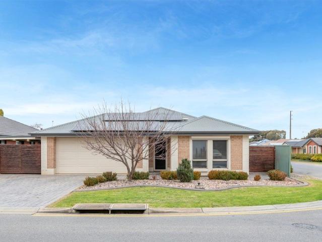 SPACIOUS STYLISH 3 BEDROOM FAMILY HOME!