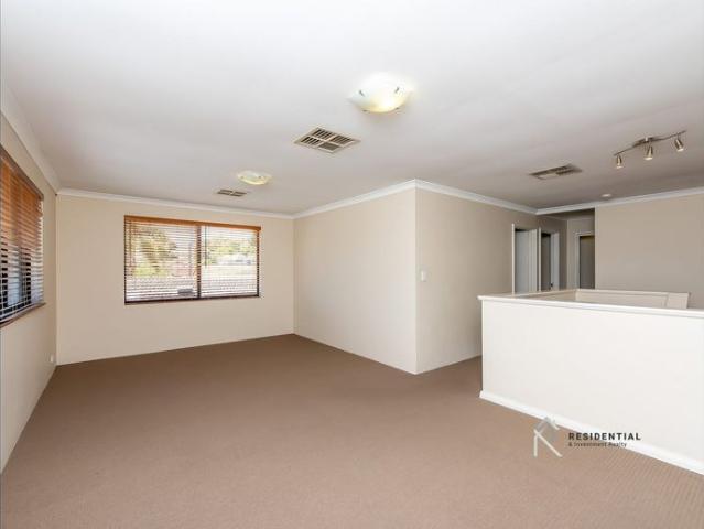 Spacious & Stylish 4 Bedroom with Pool