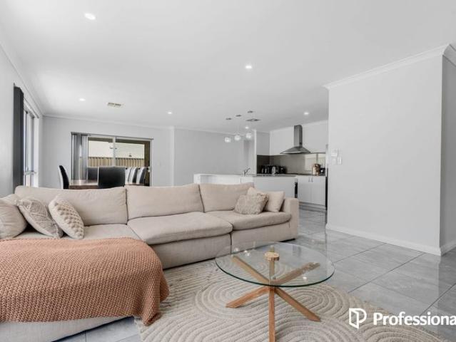 Spacious & Stylish 4 x 2 Family Home in Sinagra