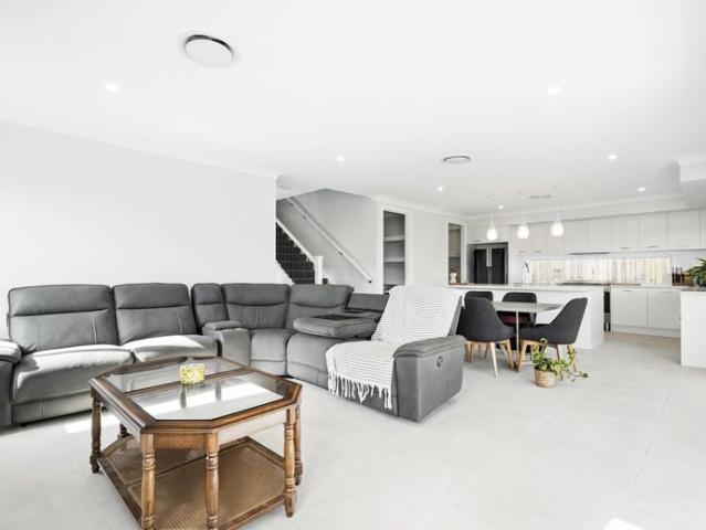 Spacious & Stylish 5 Bedroom Family Home with Outdoor Spa & Theatre Room