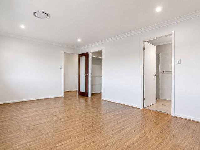 Spacious & Stylish 5 Bedroom Family Home with Solar&excl