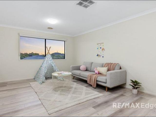 Spacious & Stylish 5 Bedroom Home in Prime Truganina Location!