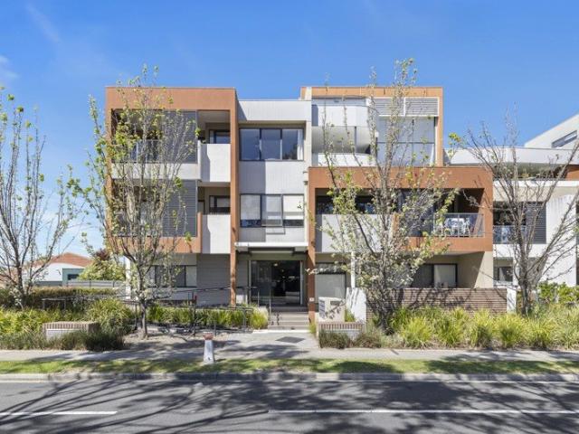 Spacious, Sun Drenched and Ready to Move Straight In