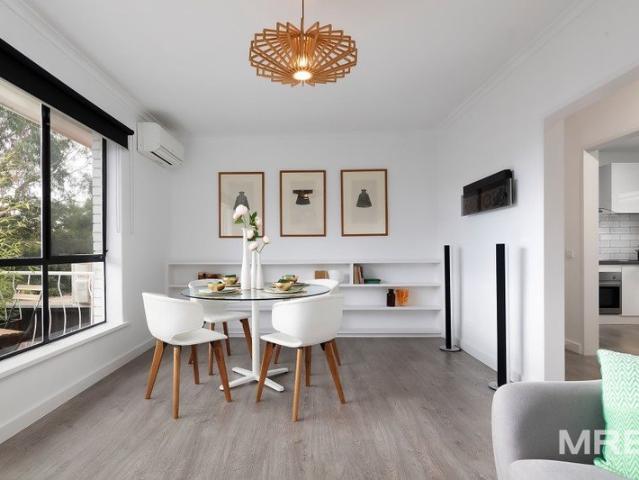 Spacious sun drenched apartment in Kew