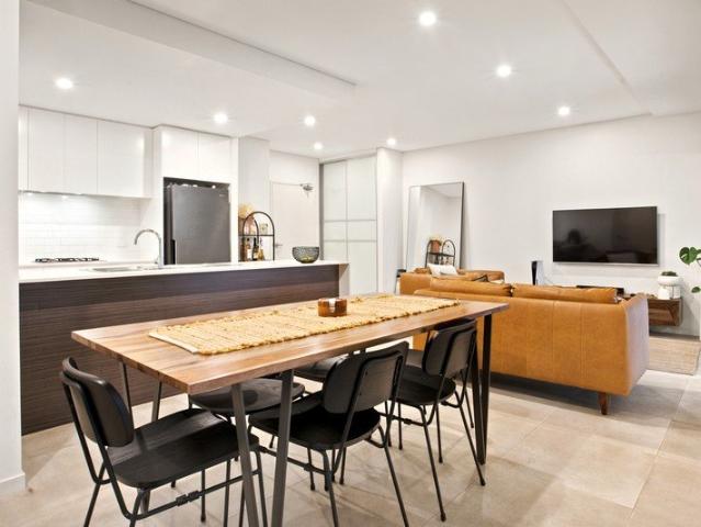 Spacious Sun Drenched Apartment in Prime Location: 5 Minutes walk to Schofields Train Station & Shops