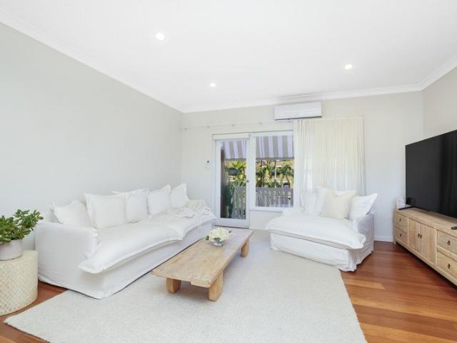Spacious, Sun Drenched Apartment in the Heart of Newport