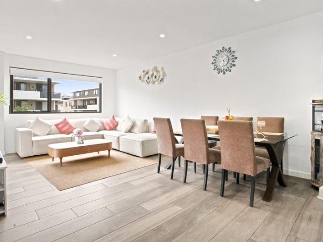 Spacious & Sun Filled ALAND built Apartment within 10 Minutes Walk to Schofields Train Station & Village!