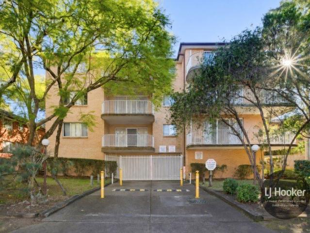 Spacious Sun Filled Apartment with Expansive Balcony in an Unbeatable Location