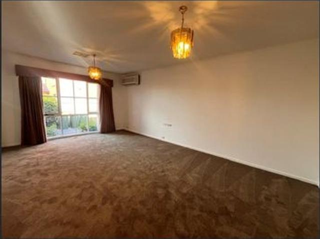 Spacious & Sun Filled Villa in Prime Caulfield North Location| FLARE REAL ESTATE