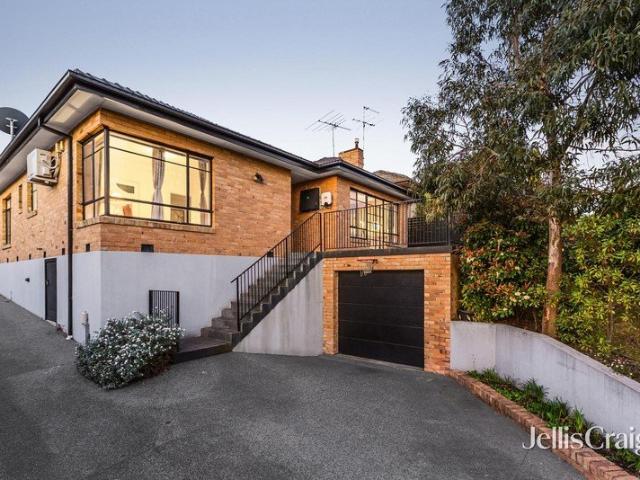 Spacious, Sun lit Living in College Zone