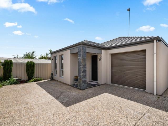 Spacious, Sunlight & Weekends Made For The Alfresco