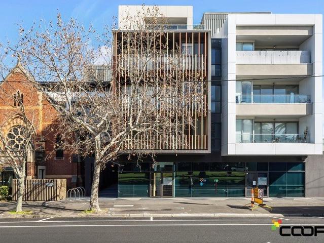 Spacious, Sunlit Living in the Heart of Essendon