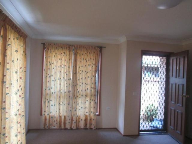 SPACIOUS & SUNNY 2 BEDROOM UNIT