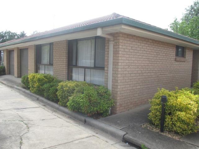 SPACIOUS & SUNNY 2 BEDROOM UNIT