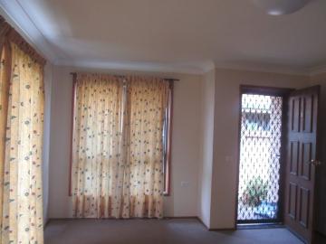 SPACIOUS & SUNNY 2 BEDROOM UNIT