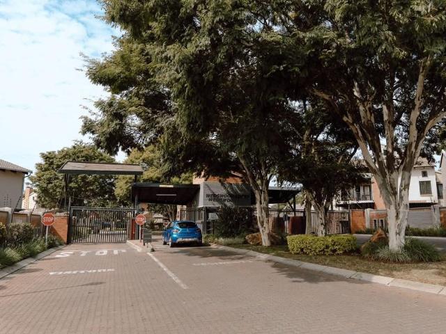 Spacious & Sunny 3 Bedroom Apartment in Prime Waterval East!