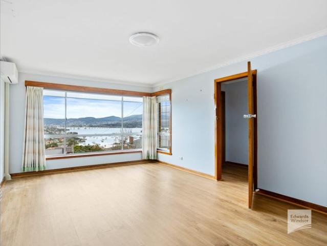 Spacious & Sunny Villa