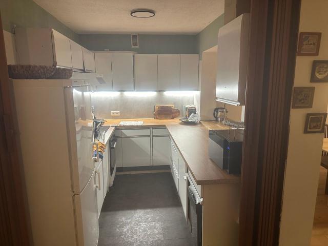 Spacious Sunny Balcony renovated apartment Dusseldorf, Dusseldorf Amsterdam Apartments for Rent