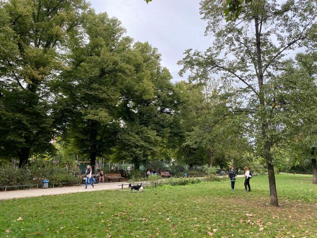 Spacious, sunny suite in Prenzlauer Berg with a great view over the park, Berlin Amsterdam Apartments for Rent