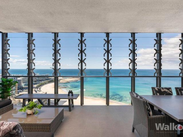 Spacious sub penthouse where every room has a view