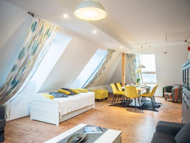 Spacious, superbly centrally located apartment above the rooftops of the city Oldenburg