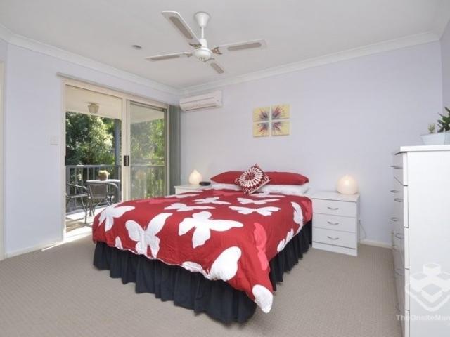 SpaciousTownhouse in a Secure and Convenient Complex