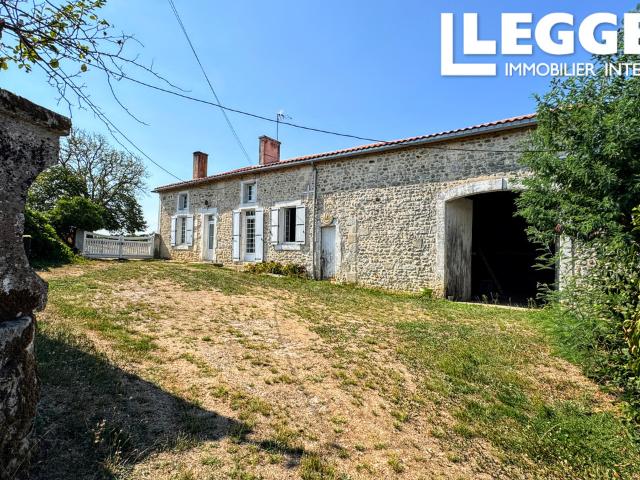 Spacieuse ancienne ferme de caractère avec toiture récente, dépendances et un potentiel exceptionnel