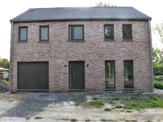 Spacieuse et confortable maison passive neuve avec jardin