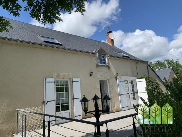 Spacieuse ferme avec granges, rivière et 3 hectares de terra. 234m² Chassignolles