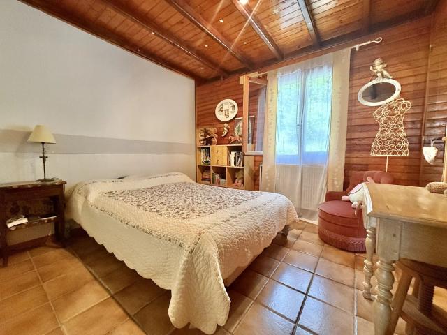 Spacieuse maison avec piscine et vue imprenable sur château. 191m² Bélesta