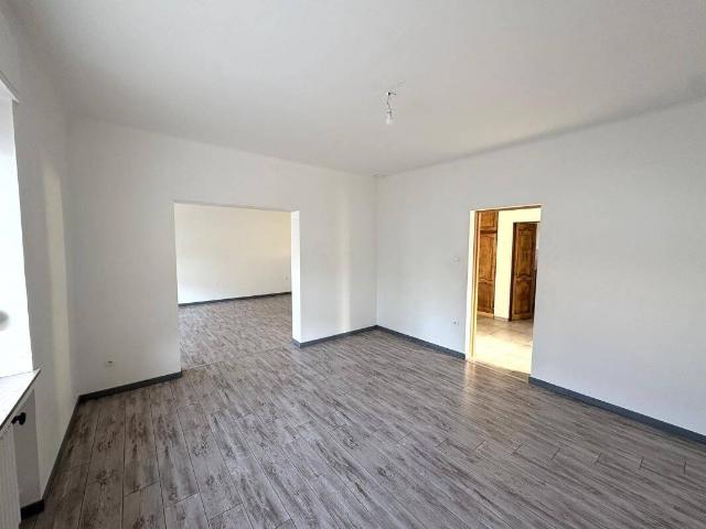 Spacieuse maison à louer avec cinq chambres