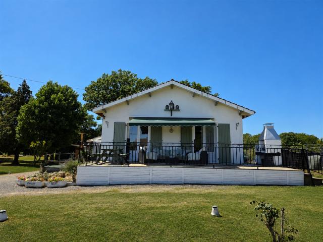 Spacieuse maison de campagne de quatre chambres avec chambre. 136m² Exideuil sur Vienne